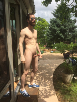 dekanuk:  dekaNukâ€™s archive of naked exhibitionist men