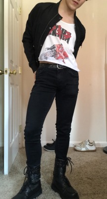astrroboy:  Today’s outfit for a motorcycle ride, perfect for that hellish Ohio summer heat :DAlso just moved into a new aparment! Say bye to the green walls and lack of natural lighting