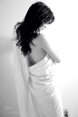 artblackwhite:  Toga by photopathic Model:SP b&amp;w,back,bare,beautiful,bed sheet,boudoir,implied,model,sexy,white sheet,woman,d90,femme,girl,mateo yorke,nikon