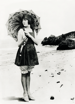 vintagegal:  Silent actress Lila Lee c. 1910s 