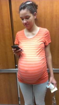 liucakay:  Yay! I got what I’d always wanted~ a baby bump! And with twins too! I’m only seven months right now.  It’s a bit of a secret but, these are actually my brothers… I lied a little, just a little tiny bit.  We’d agreed to spend a night