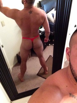 jewishpapi:  thedeckalposts:  I want to SNIFF and SUCK his G- STRING!!! It probably SMELLS like PUSSY!!!  It does… ;) 
