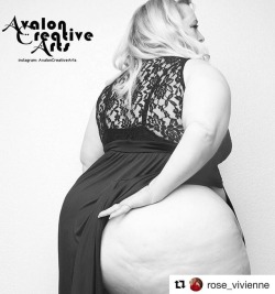 #Repost @rose_vivienne For #humpday  from 78 inches of #hump A playful peek ❤ @avaloncreativearts  #confidence #effyourbeautystandards ##bootybootybooty #bootyfordays #pawgs #phat #visiblyplussize #fatandfree #belly #rockyourbody #plussizemodelsrule
