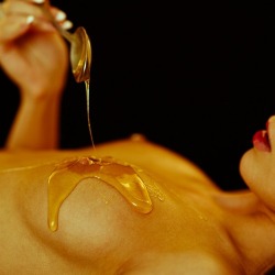 beautflstranger:  honey sweet.. shimmering gold upon pointed pink drizzle come lick ~ beautflstranger  