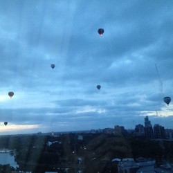 Hot air balloons in #Melbourne at 6am. Holy crap this city is cool. 😊