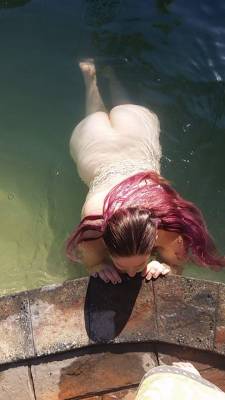 confusedboob-s:  Had a nudie little swim today 😇