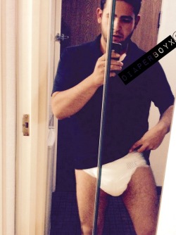 diaperboyx:  freshly padded ^_^  VERY hot diapered man.
