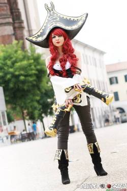 league-cosplays:  Miss Fortune by Vhaliye Cosplay &amp; Stuff Photographer: Mesh_d_3rd Photography 