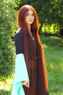 (more girls like this on http://ift.tt/2mVKSF3) Super long red hair