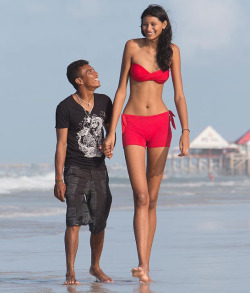 andersofwynne:  my100nick:   the world’s tallest teenage girl,at 6ft 8in Elisany is in a relationship with Francinaldo da Silva Carvalho, 22, who stands at 5ft 4in   Dis would be me tbh breh