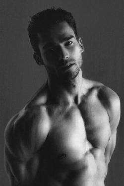handsomemales:  andre watson by maurizio montani  anotherguy288 How about him? 