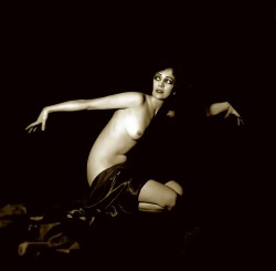  Orval Hixon- Denishawn Dancer Figure Study Vanda hoff (DeniShawn dancer and 3rd wife of Paul Whiteman (King Of Jazz). 1922 