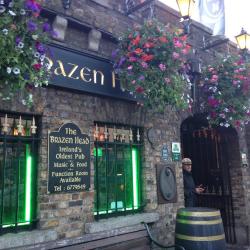 Ireland&rsquo;s oldest bar 🍺 #dublin #leighbeetravel #latergram #ireland #irelandsoldestpub #thebrazenhead