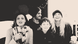 gizmo-is-an-evil-regal:  Asfljskshllfjh !! OMG Lana and Jen are so adorable and Colin has his wee benie on and Jared has a big cheeser on his face !! OMG I LOVE THE OUAT CAST SO MUCH &lt;3 