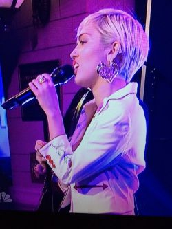 Beautiful #Miley cute little nip slip on SNL40 tonight