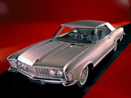 frenchcurious:Buick Riviera 1963. - source Rétro Passion Automobiles.