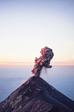 dr4gonland:  Volcán de Fuego by Javier Escobar Paniagua