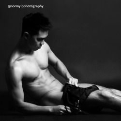 normyip: Hermes… @normyipphotography #hotbody #sixpack #abs #abdominal #asian #Asianguys #asianmen #sexybody #gayartist #frieze #hongkong #hongkongartist #photographygallery #bronze  #artphotography #asianmale #asianguy #muscular #muscles #definition