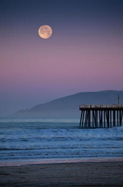 etherealvistas:  Moonset At Pismo Beach (USA) by Mimi Ditchie 