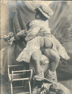 Today I am thankful for Victorian and Edwardian women having sex in ridiculous hats and the 830 of you who find it as entertaining as I do. And hard cider. I am thankful for that too. I love you all, dear followers. I promise that&rsquo;s not just the