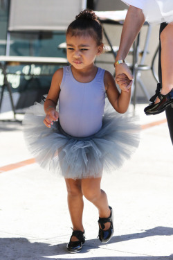 celebritiesofcolor:  Noth West at her dance class in Los Angeles