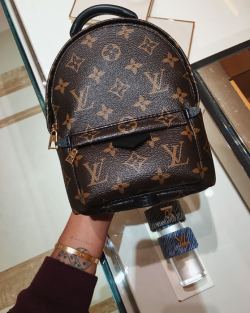 miumiuceline:  omg it’s the size of my hand - I’m literally obsessed 😩😍 #LV by jaystrut http://ift.tt/1Q6eS9w