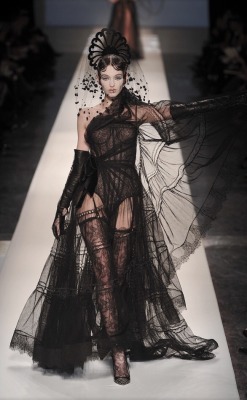 daniellechannell:  notordinaryfashion: Jean Paul Gaultier Haute Couture Amazing!  :) 