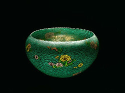 Bowl with Chrysanthemum Blossoms by Namikawa Sōsuke, 1900.