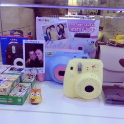 Gona buy a Polaroid camera! Which one should I get? #polaroidcamera #pic #photographs #bfgf #kiss #cute