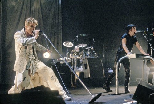 rodpower78:    David Bowie and Trent Reznor playing live (1995)  
