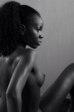 blackarag:  blackandsculptural:  blackandsculptural #ebony #ebonybodies #ebonybeauty #ebonynude #blackandsculptural #black woman #blackbeauty #gorgeous black # gorgeous ebony #mulatas #negras #escultural #belezanegra   👏😁👍