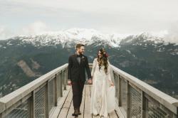 m00nlady:  placestosayido:Sea to Sky Gondola in Squamish, BC // Shari + Mike Photography via Green Wedding Shoes This made me so sad. How beautiful.  Holy shit this is gorgeous! 😍😍wedding goals