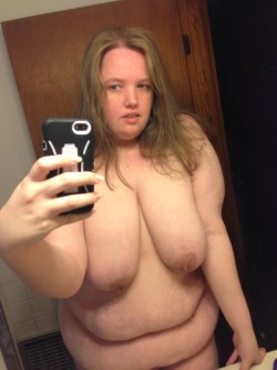 Curvy girls rarely do selfies. This is almost a crime&hellip; 