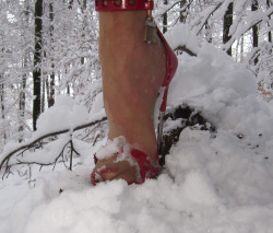 Snow walk - locked in her heels