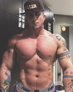 whitepapermuscle:  Andres Vergel
