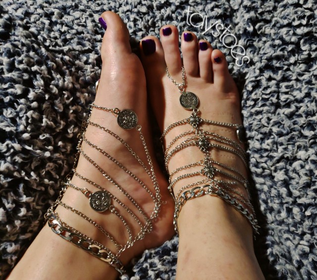 taystoes:Who likes foot jewelry?