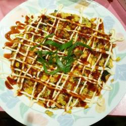 First ever attempt at Okonomiyaki! @lukewarmmess_ how did I do? 😛 #food #foodie #foodporn #foodieporn #egg #eggporn #japan #japanese #okonomiyaki #homemade #okonomiyakisauce #vegetarian #foodgasm #weightloss #weightlossjourney