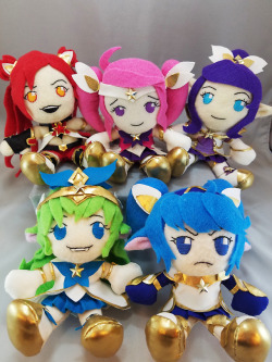 lunapome: Here’s the whole plush Star Guardian team together at last! It’s been a real fun challenge to make the whole team. I certainly learned a lot about plushie hair! I think I can now make twin tails in my sleep. If you want to take a member