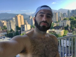 notanothergayguy:  Anyone in Vancouver that can take me out tonight?!