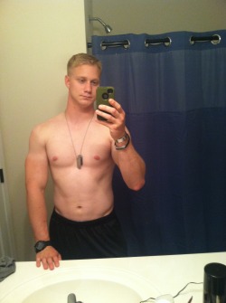 ratedhotstraight:Freebie Friday, armed forces with his weapon out ;)