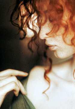 theinfiniteache:  Via highwaygone  A curly haired redhead for you, Sir.