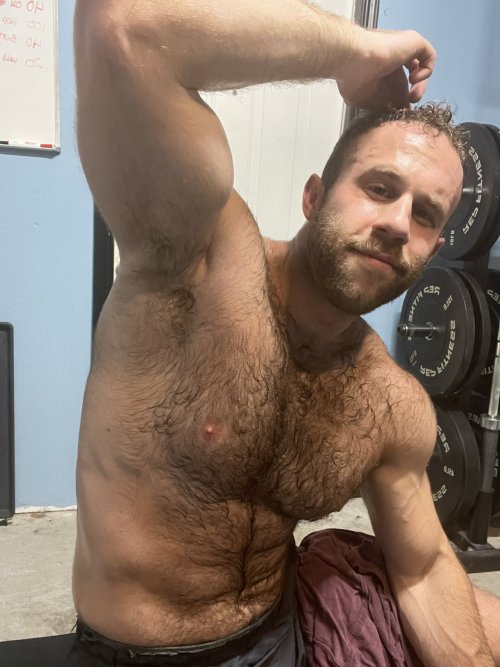 beards-of-paradise:Zach Christie   Eyes, pits and fur.