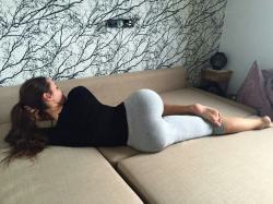 hottiesinyogapant:  Beautiful girl on couch 