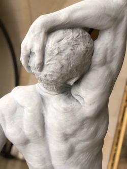 cestgrey: a statue in a museum in france