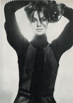 superseventies:  Jean Shrimpton photographed by David Bailey for Vogue UK, November 1970.  Legendary model.