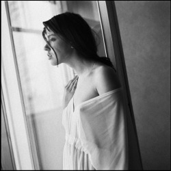 noir-d-amour:  © Ekaterina Grigorieva   Not Quite Naked