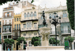 millionen:  Spain, Sevilla, Cathedral area by m. muraskin on Flickr.  Me encanta Sevilla *-* el lugar mas bonito del mundo
