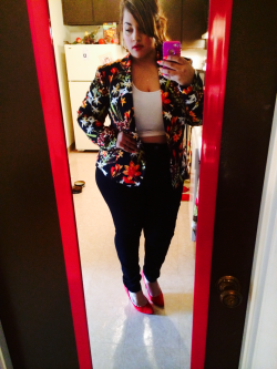 beautifulandflawedimperfection:  My ootd yesterday❤️ Forever21+ high waisted skinny jeans  Forever21+ aloha blazer Lolashoetique red pumps Loveculture crop top   Wow