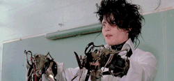 vintagegal:  “One chop to a guy’s neck, and it’s all over.”  Edward Scissorhands (1990) dir. Tim Burton 