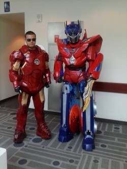 op-fangirl-21:  megacybertronianzero:  Top pic: An amazing Optimus cosplay with an equally detailed Iron Man cosplay! The guy displaying as Optimus used a device to give his voice a mechanized sound. WHOA.  Middle pic: IRONHIDE! Or shall I say, ARNHAAAD!